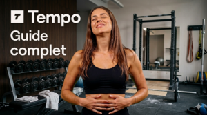 Vignette Guide Complet Tempo Airdrop avec une femme coach de sport en débardeur noir sur fond de salle de musculation futuriste et le logo Tempo.